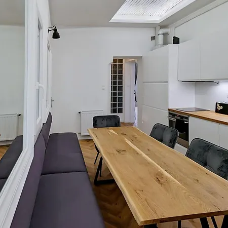 Appartement Pedestrian Apartment, The Location Budapest