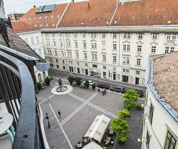 Pedestrian Apartment, The Location * Budapest