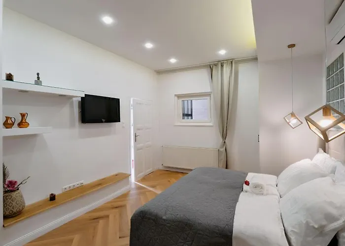 Apartament Pedestrian Apartment, The Location Budapesta