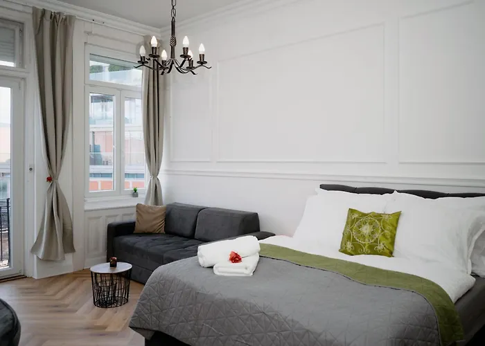 Pedestrian Apartment, The Location Apartament *