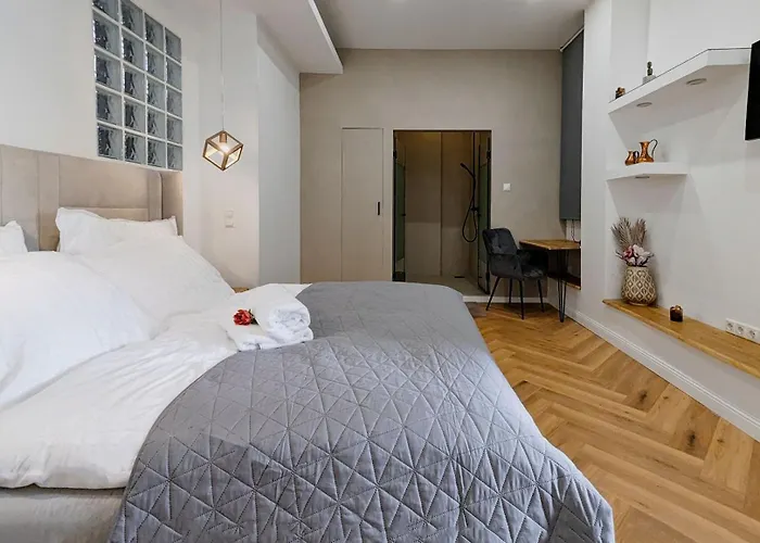 Pedestrian Apartment, The Location
