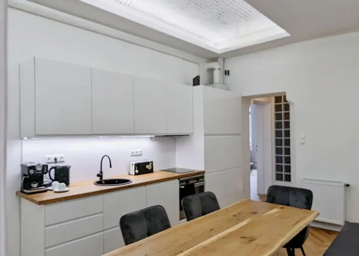 Apartament Pedestrian Apartment, The Location