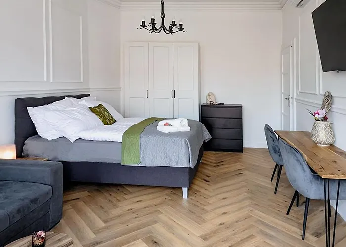 Pedestrian Apartment, The Location *