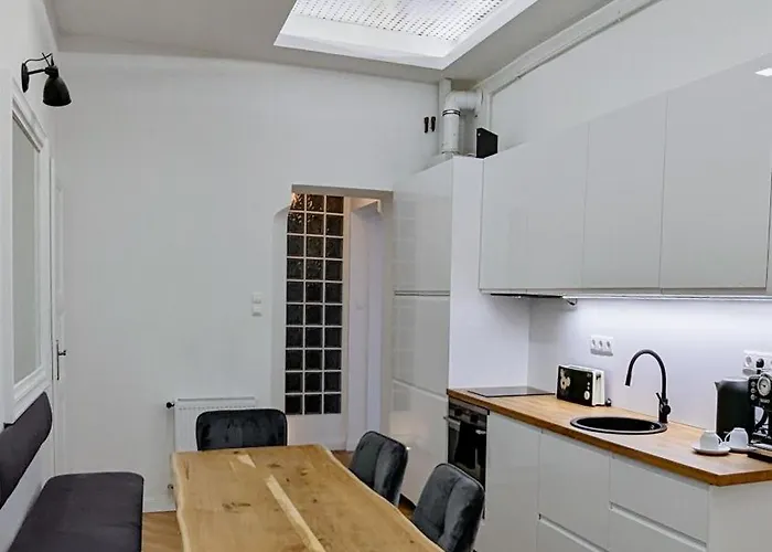 Pedestrian Apartment, The Location Apartament