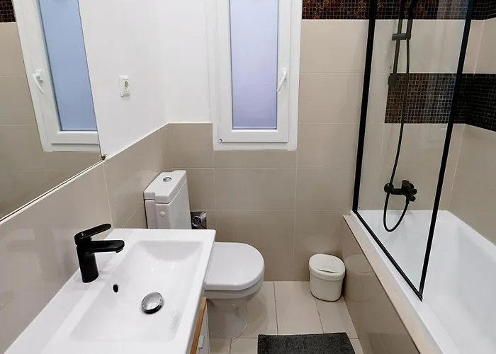 Pedestrian Apartment, The Location