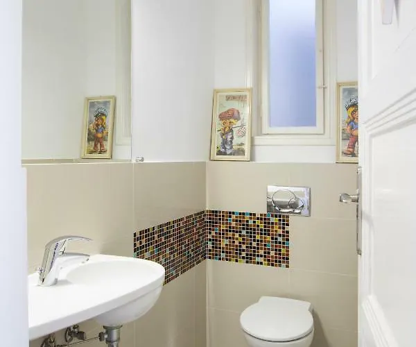 Pedestrian Apartment, The Location Appartement *
