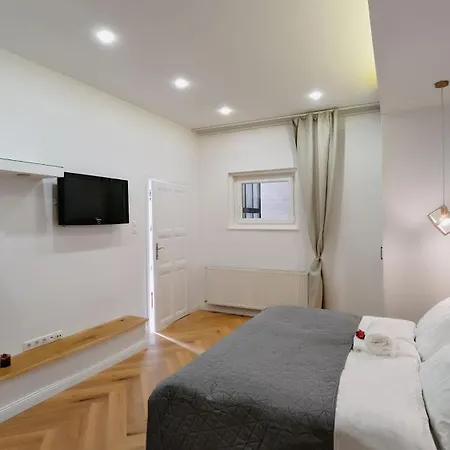 Apartamento Pedestrian Apartment, The Location Budapest