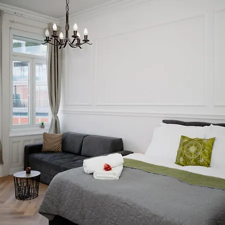 Pedestrian Apartment, The Location アパート *