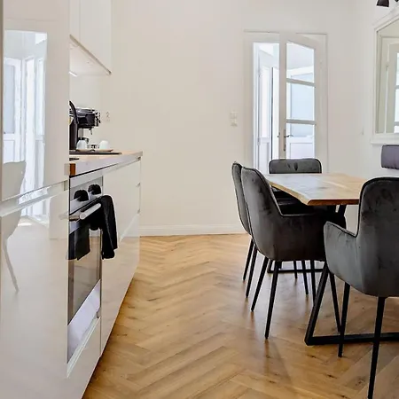 Pedestrian Apartment, The Location * ブダペスト